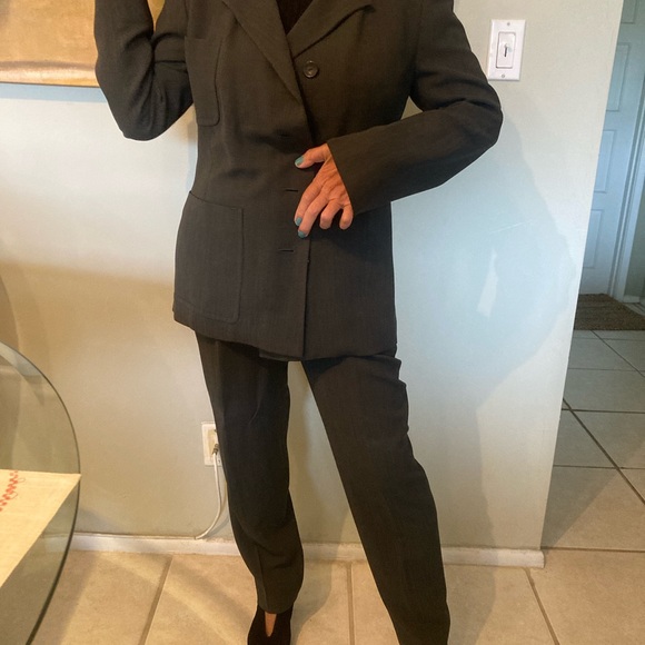 Gucci Bergdorf Goodman grey suit with pants and skirt - Picture 2 of 10